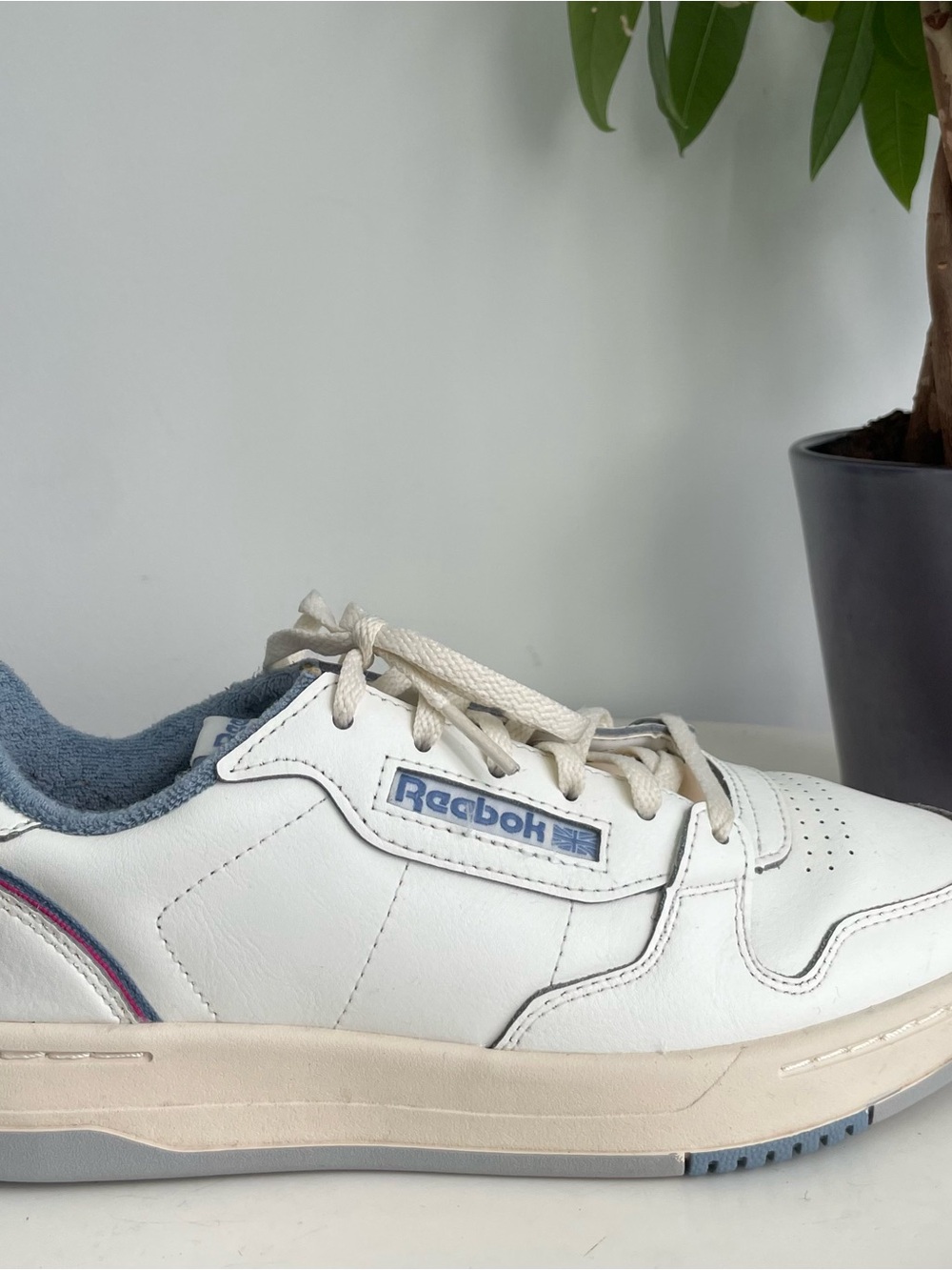 Women Size 8 Reebok Phase Court Chalk Blue Pink Classic Shoes